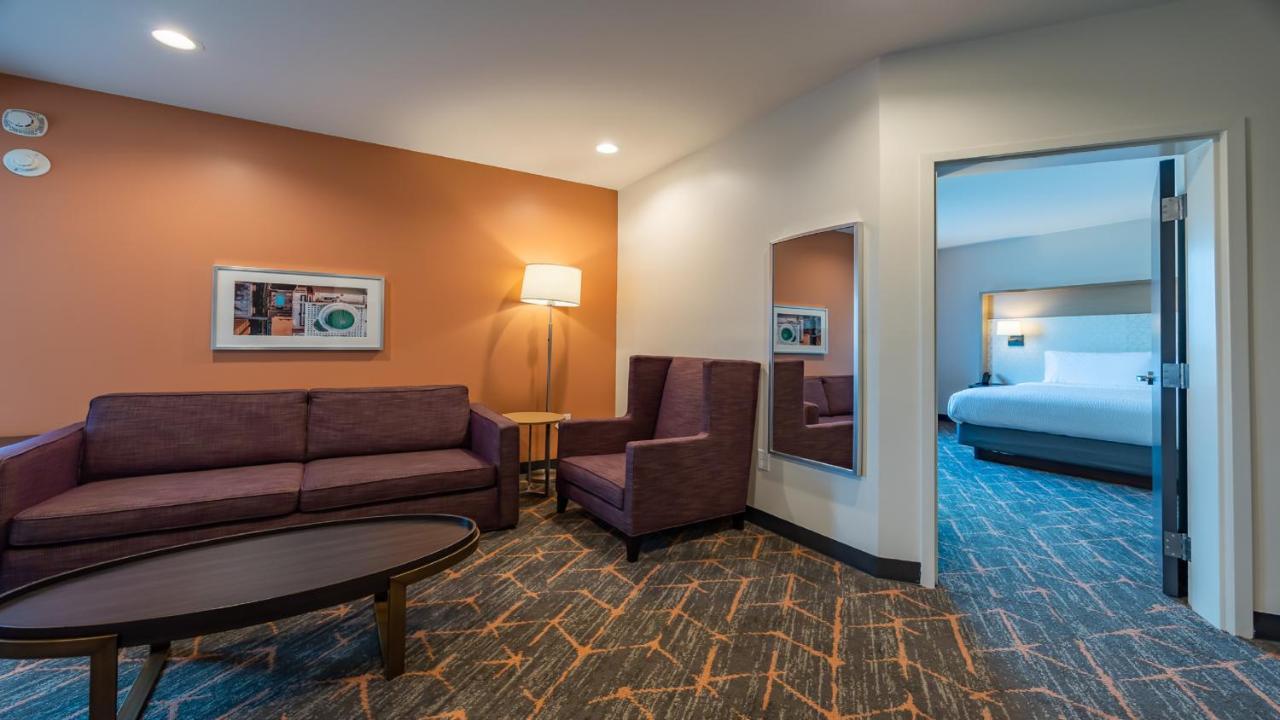 Courtyard By Marriott Atlanta Dunwoody Hotel Exterior photo