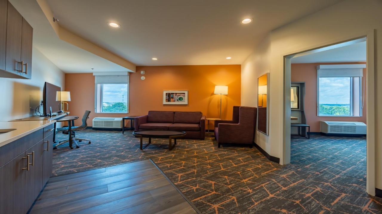 Courtyard By Marriott Atlanta Dunwoody Hotel Exterior photo