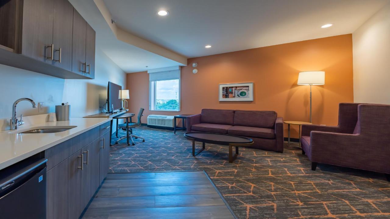 Courtyard By Marriott Atlanta Dunwoody Hotel Exterior photo
