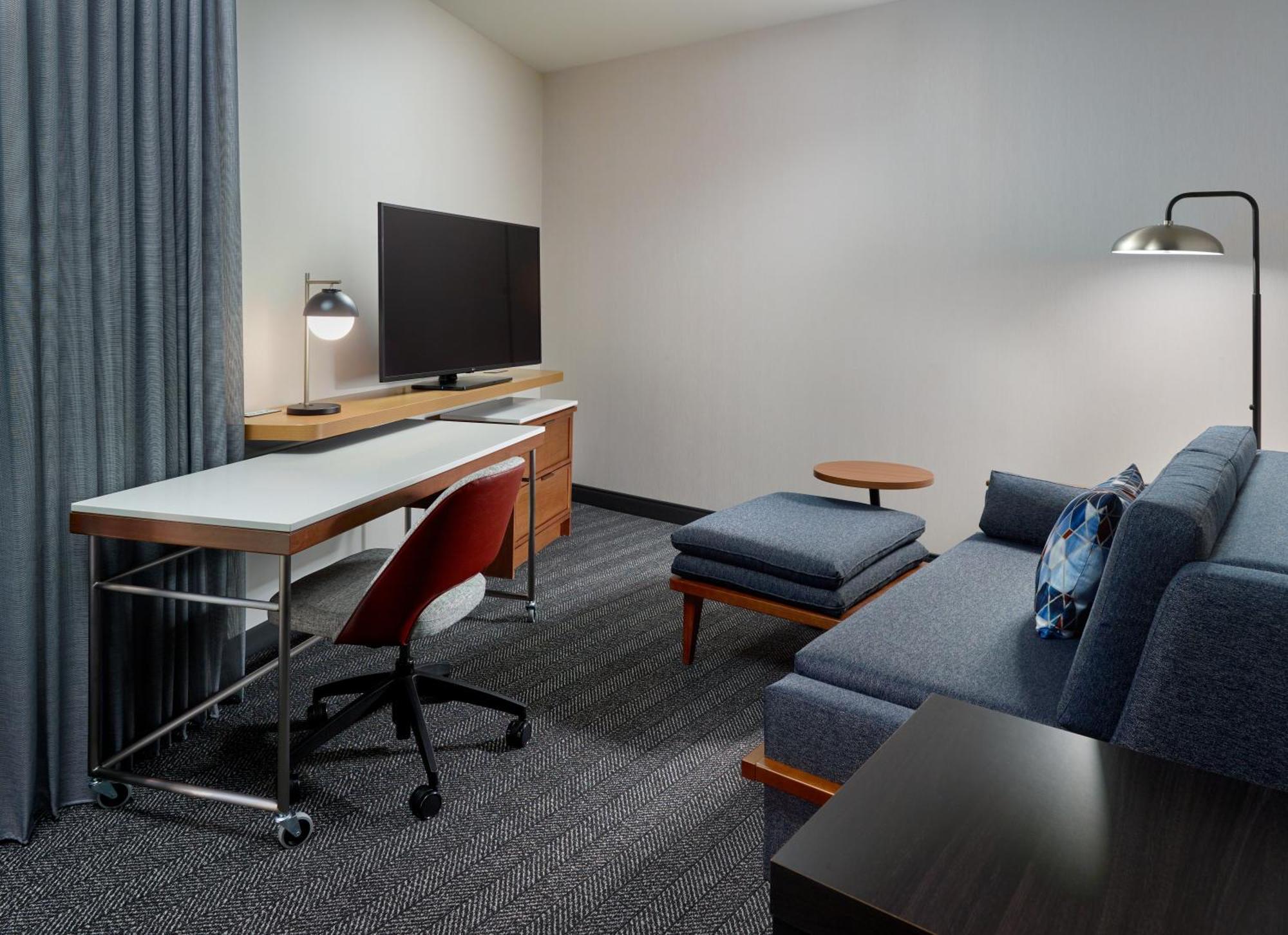Courtyard By Marriott Atlanta Dunwoody Hotel Exterior photo